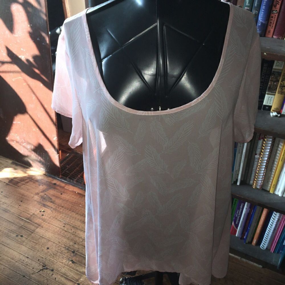 Torrid semi sheer blush pink feather scoop neck 1x blouse